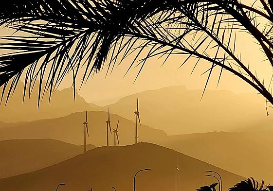 Atardecer con calima en Gran Canaria.