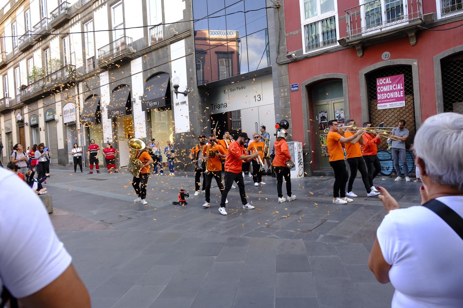 Música y alegría en el Pasacalles del Festival Canariona