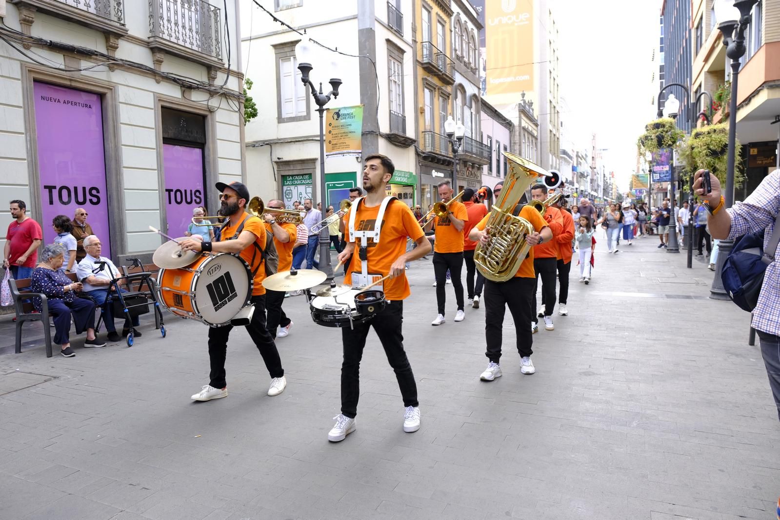 Música y alegría en el Pasacalles del Festival Canariona