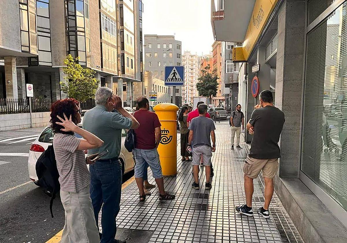 Imagen de archivo del acceso a una oficina de Correos en la capital grancanaria.