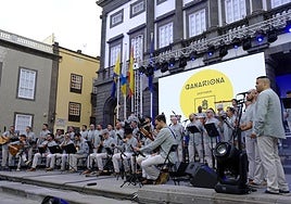 Imagen de la plaza Santa Ana con el festival 'Canariona'.