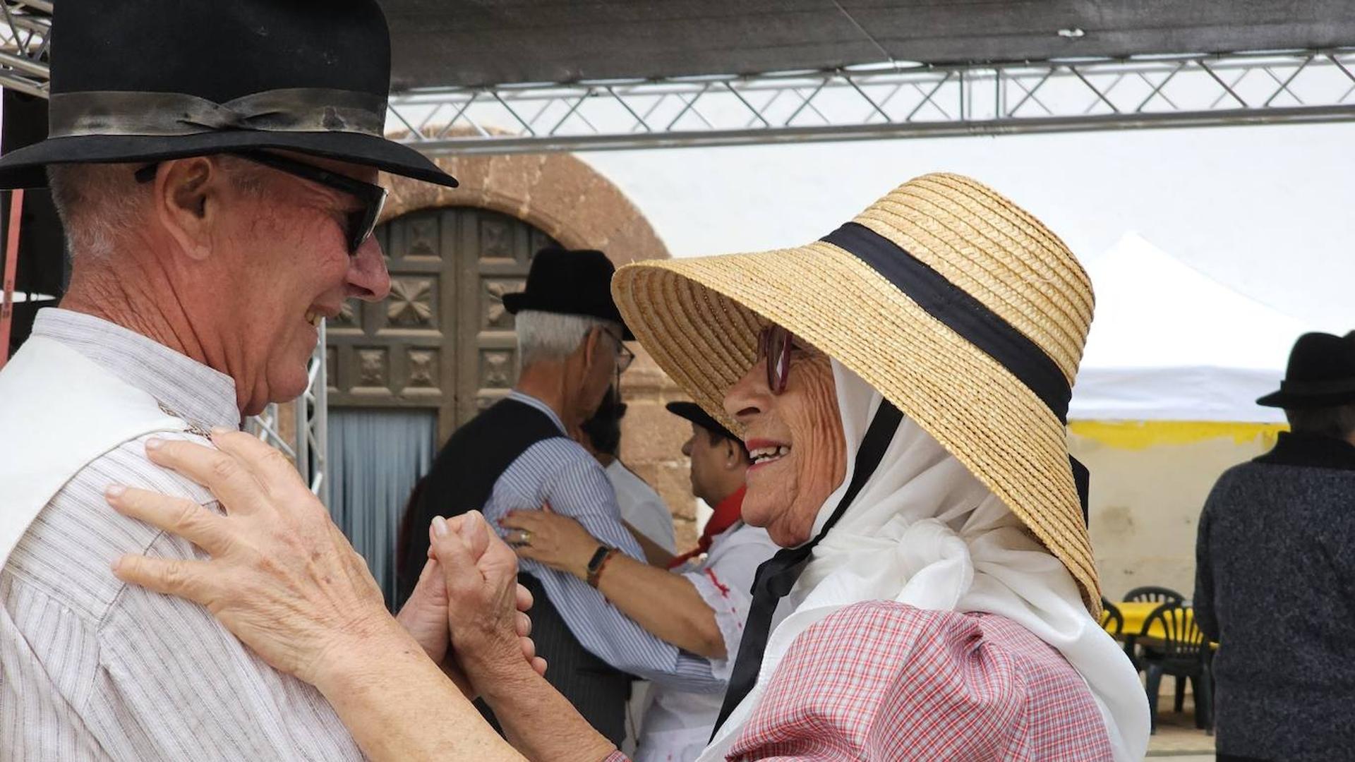 El Baile de Taifas en Antigua celebra el Día de Canarias con parrandas,  comida y muchos encuentros | Canarias7