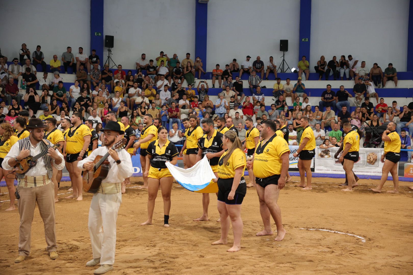 Las imágenes de la gran fiesta de la Luchada Institucional en Vecindario