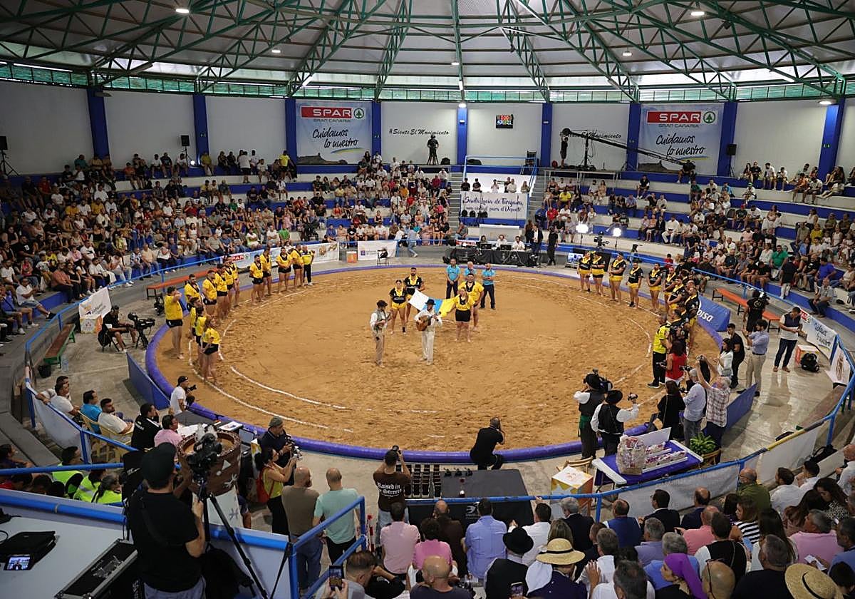 Las imágenes de la gran fiesta de la Luchada Institucional en Vecindario