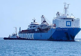 Remolcador en una asistencia en aguas de Arrecife.