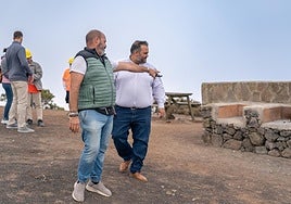 Samuel Martín visitando las instalaciones a mejorar.
