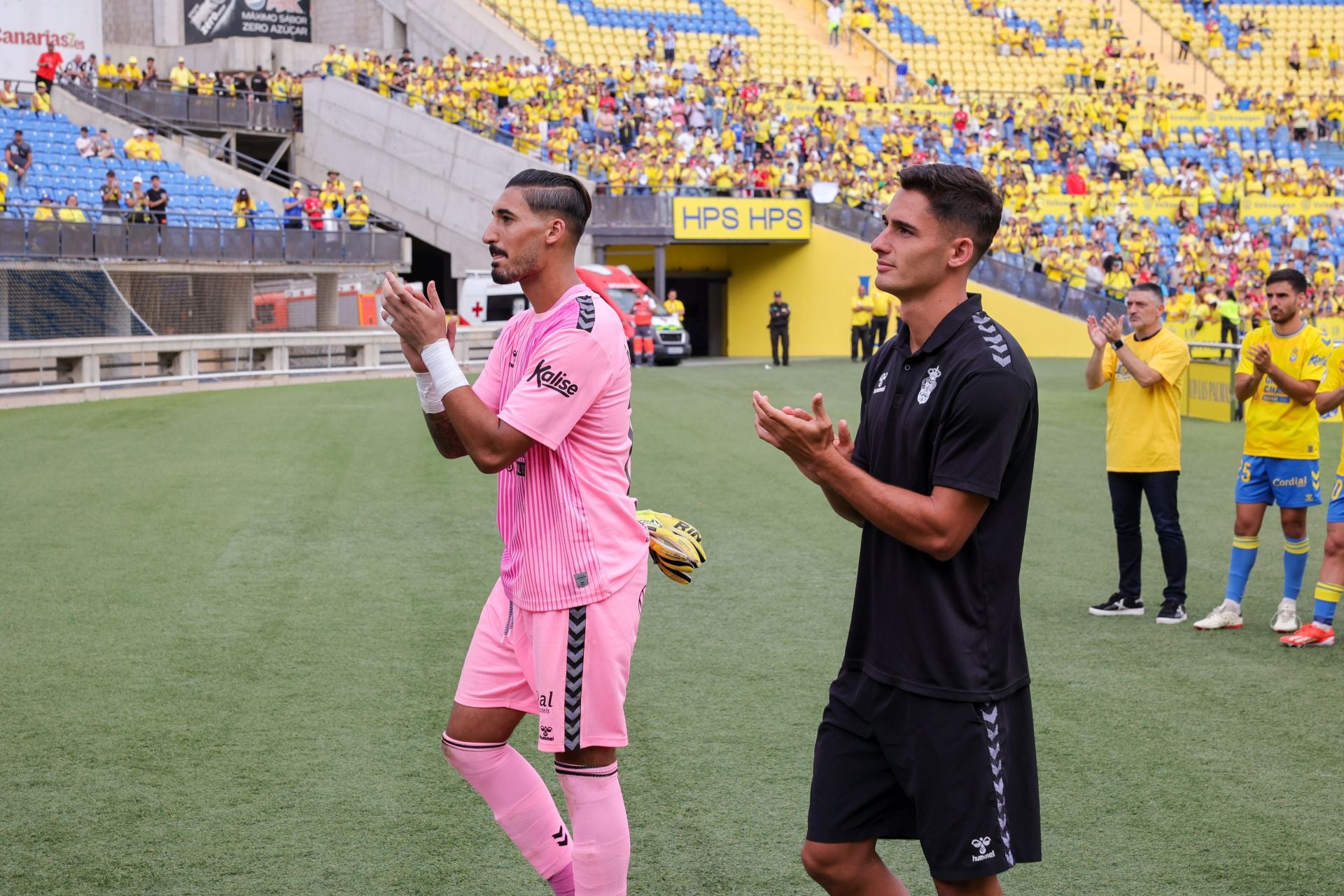 Valles y Sergi Cardona aplauden a la Naciente.