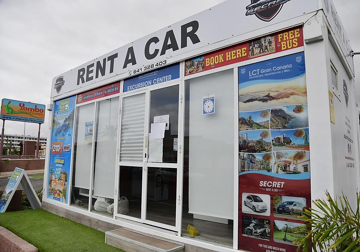 Uno de los contenedores precintados, el de Secret Cars.