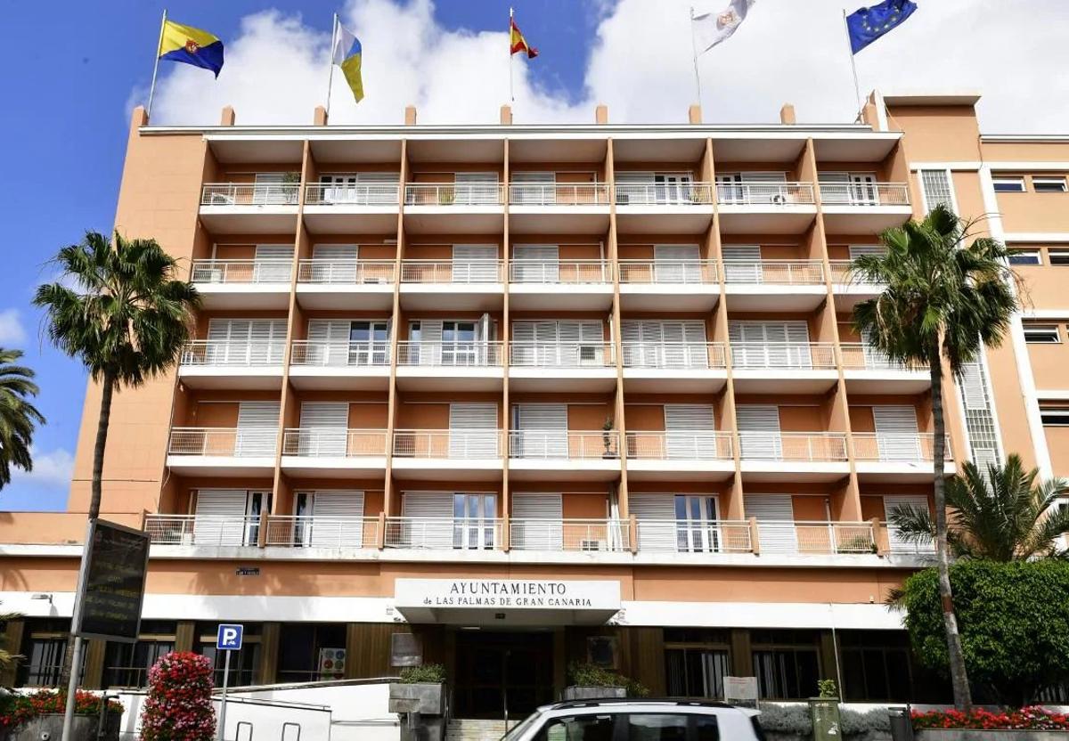 La capital grancanaria aprueba una OPE que dará estabilidad a 896 trabajadores municipales
