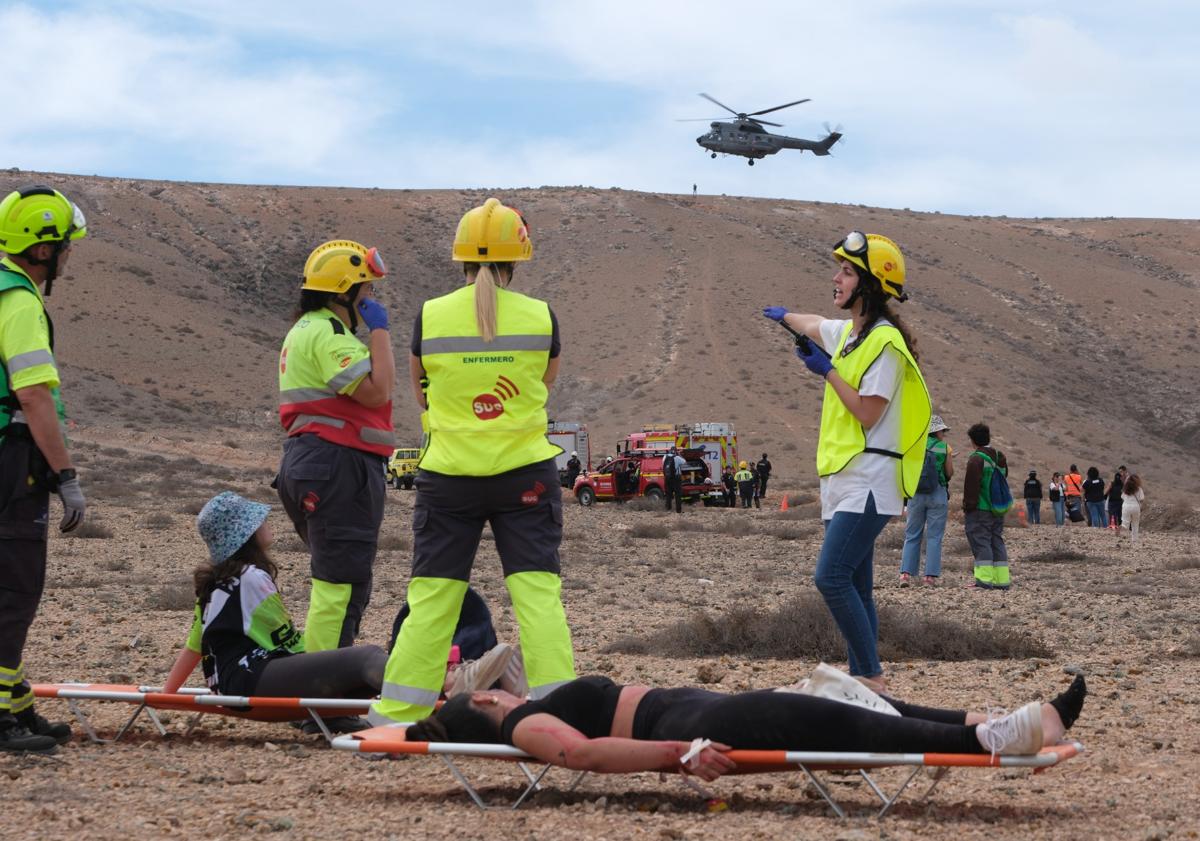 Imagen principal - Un simulacro muy realista de choque de dos aviones en Río Cabras
