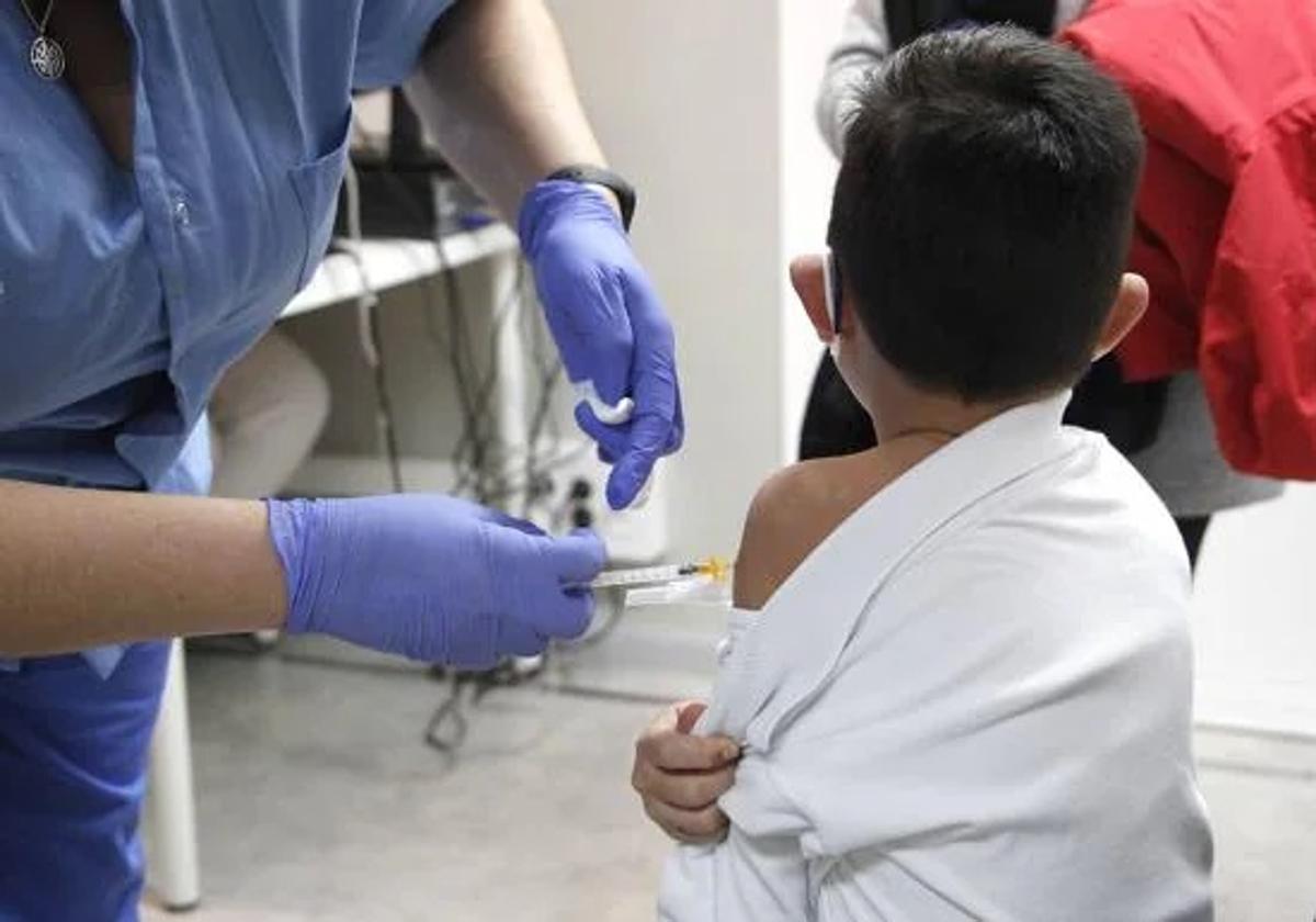 La vacuna se administra sin cita previa este sábado y domingo en el área de Pediatría del centro de salud de Gran Tarajal.