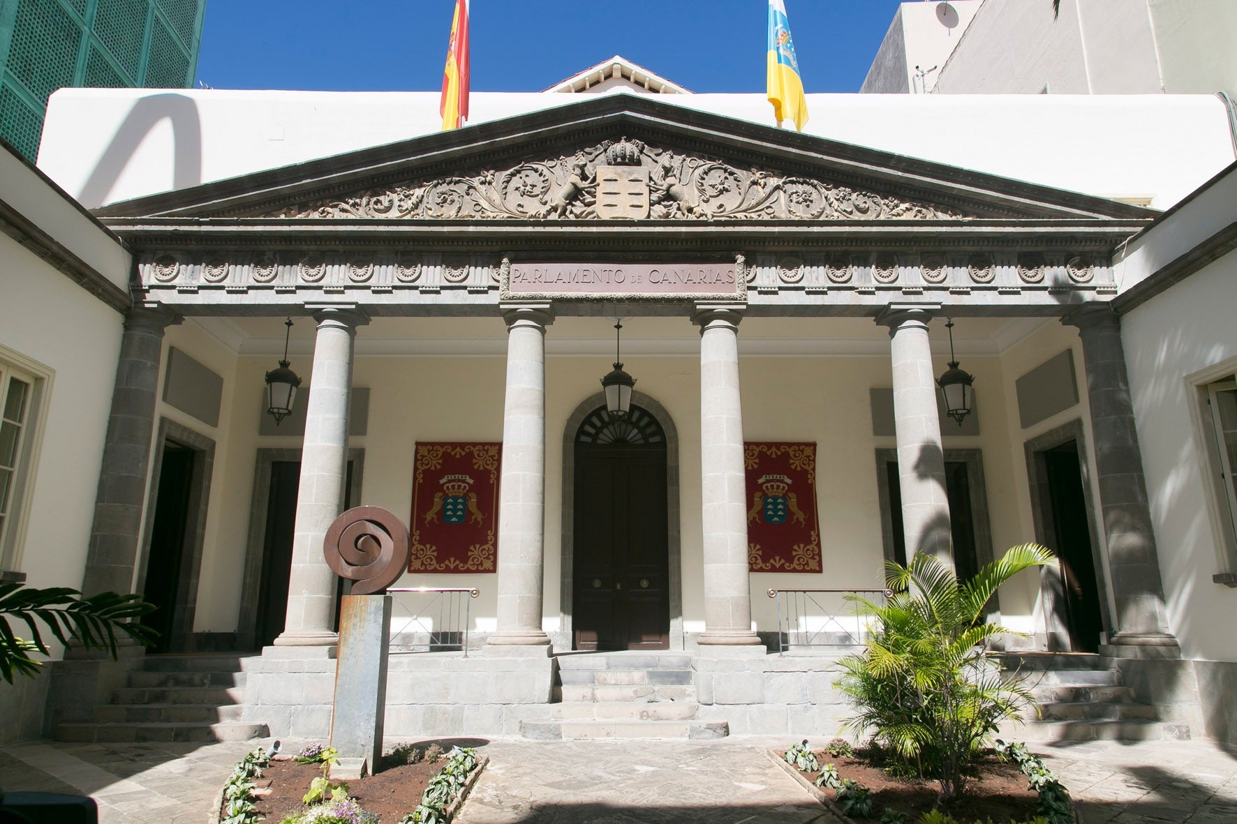 Fachada del Parlamento de Canarias.