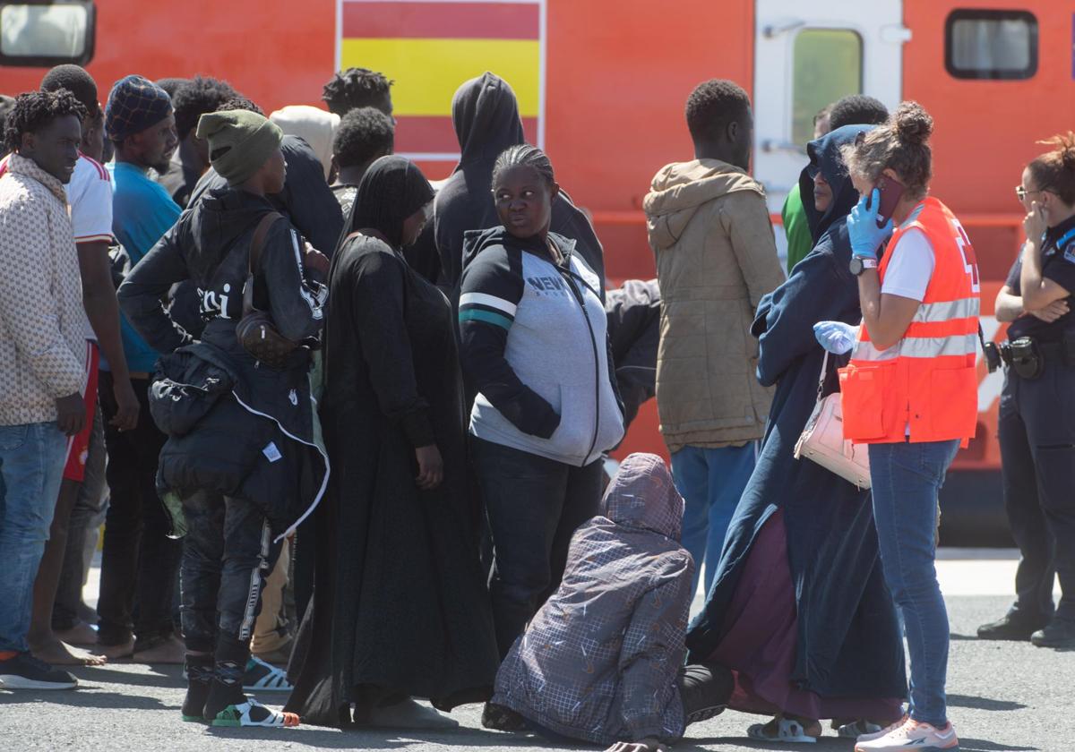 Nueva jornada de rescates en la Ruta Canaria con cinco pateras y 260 migrantes