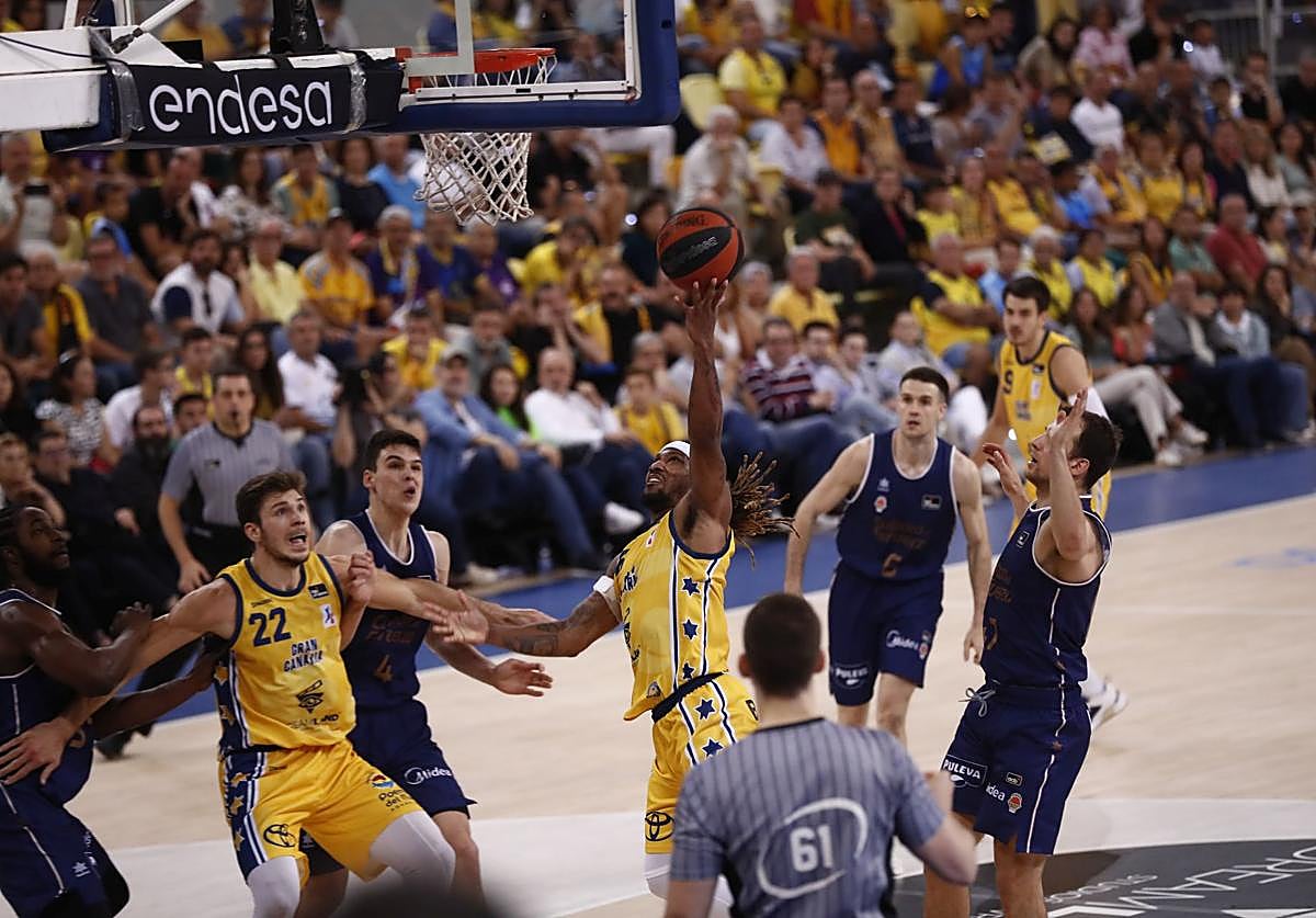 Albicy: «Me haría muy feliz poder acabar mi carrera aquí, ese es el gran objetivo»