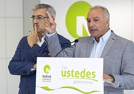 El portavoz de NC, Luis Campos (d), con el líder del partido, Román Rodríguez.