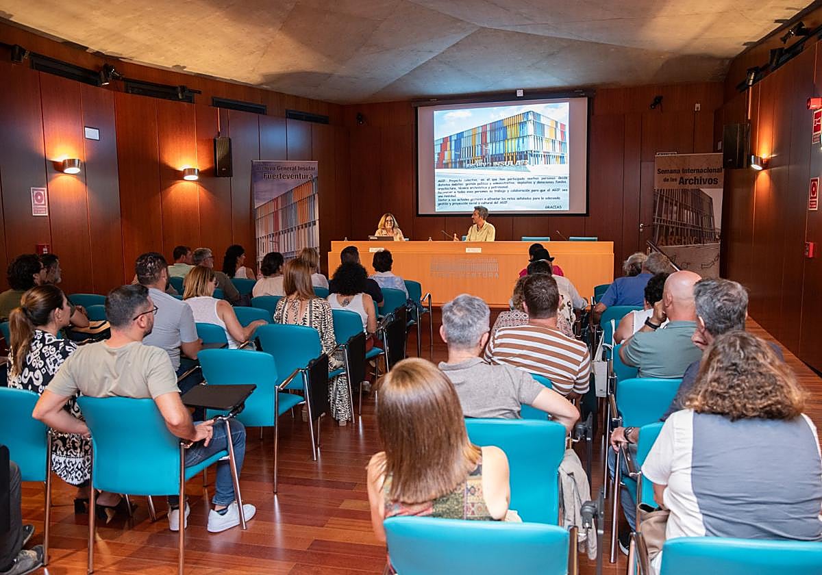 Conferencia inaugural de la Semana Internacional de los Archivos.