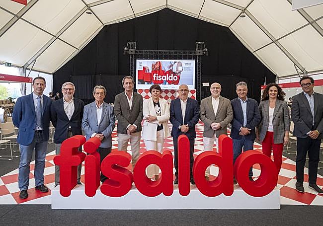 Autoridades y patrocinadores en la inauguración de la feria.