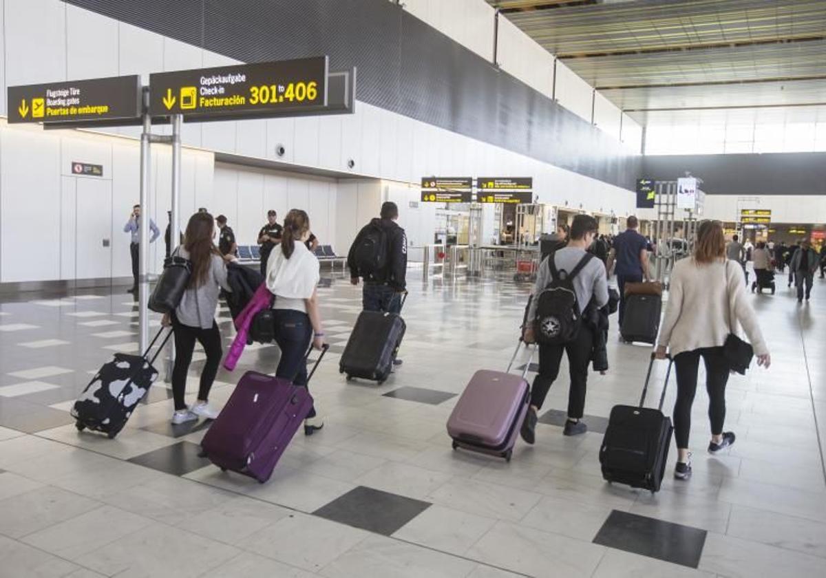 Los aeropuertos canarios marcan un nuevo récord con casi 4 millones de pasajeros en mayo