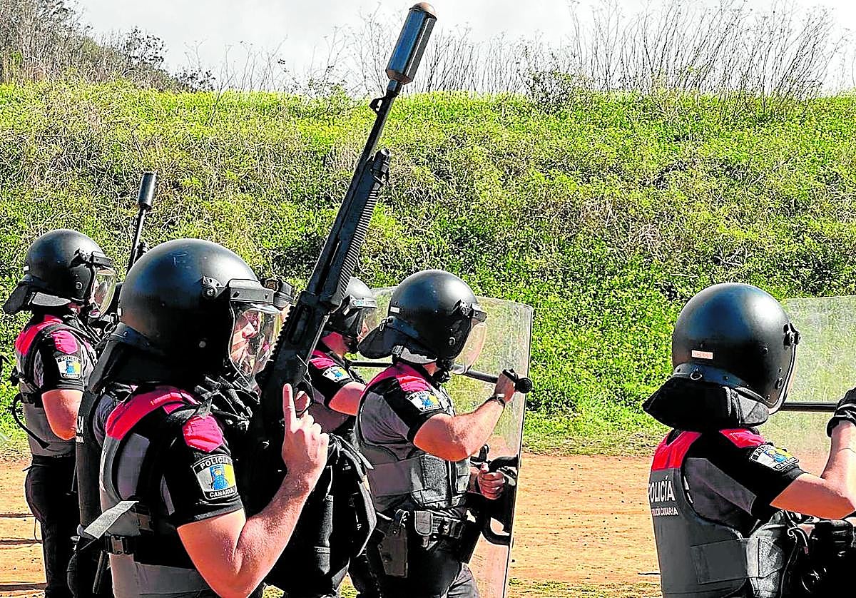 Se elimina la complexión y se sustituye por superar unas determinadas pruebas físicas.