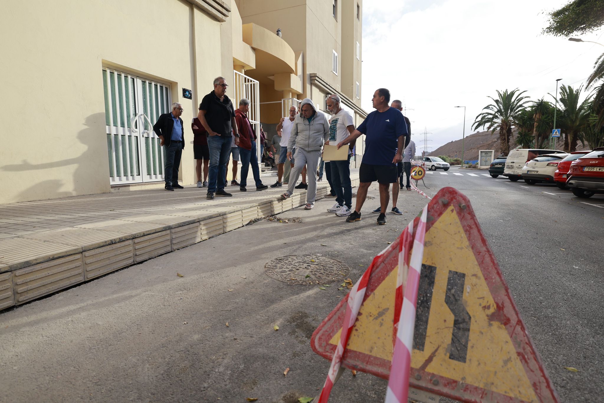 Paralizan las obras en Reina Mercedes
