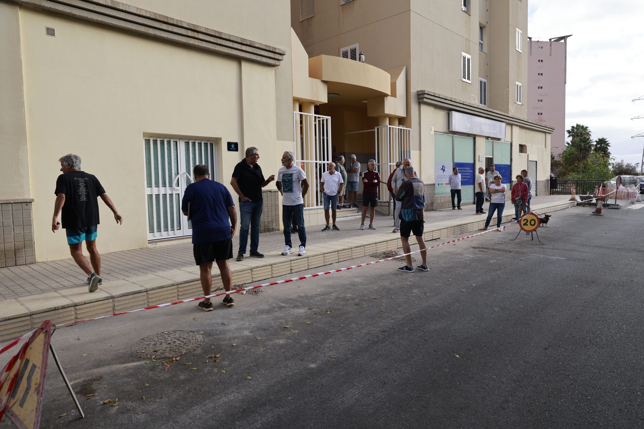 Paralizan las obras en Reina Mercedes