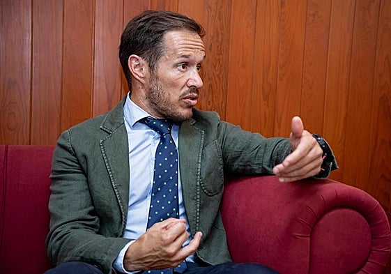 El consejero de Transición Ecológica y Energía esta semana en su despacho de la capital grancanaria.