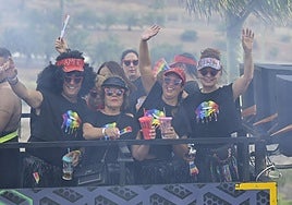 Carrozas, banderas y pancartas llenaron las calles de Gáldar este sábado.