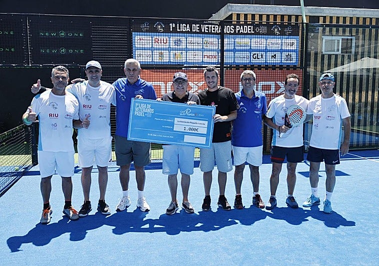 Foto de familia de los participantes del torneo.