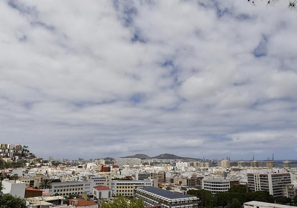Foto de archivo de un cielo nuboso sobre la capital grancanaria.