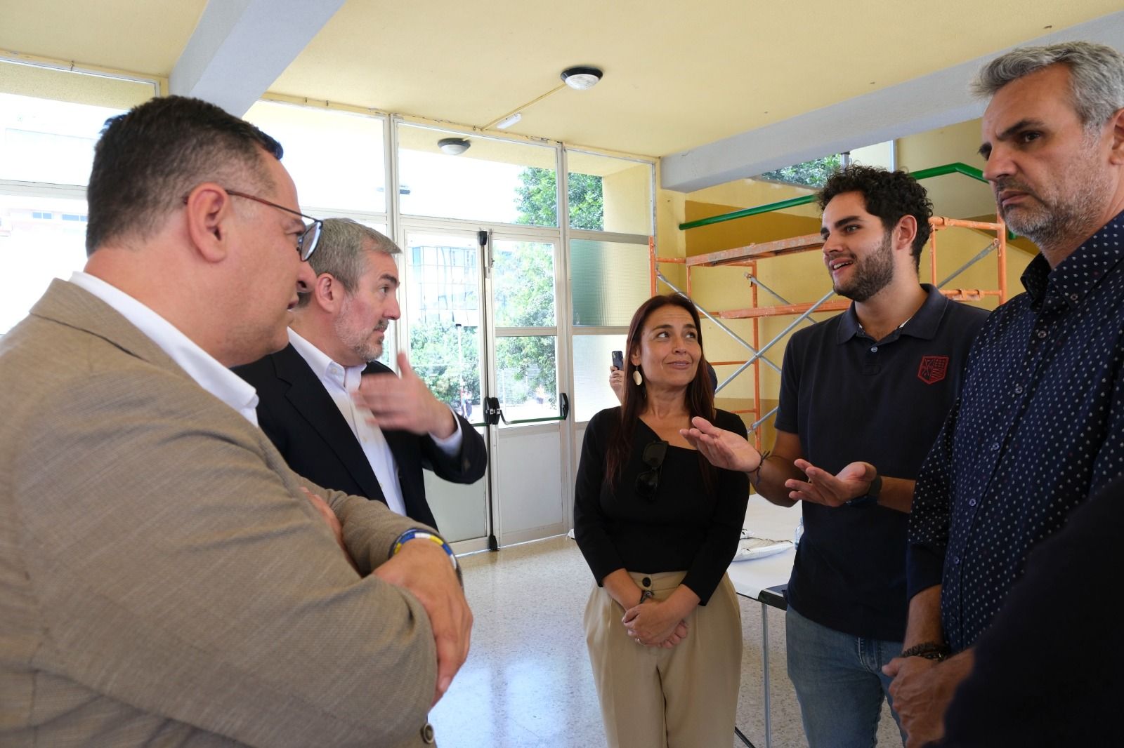 La visita del Clavijo al IES La Isleta, en imágenes