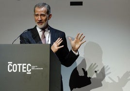 El rey Felipe VI pronuncia un discurso durante la gala de Cotec en la que se presenta el Anuario 2024 de esta fundación dedicada a la innovación.
