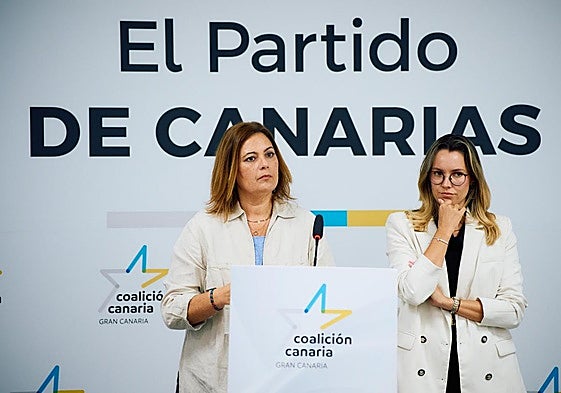 La presidenta de la Autoridad Portuaria de Las Palmas, Beatriz Calzada y María Fernández (d).