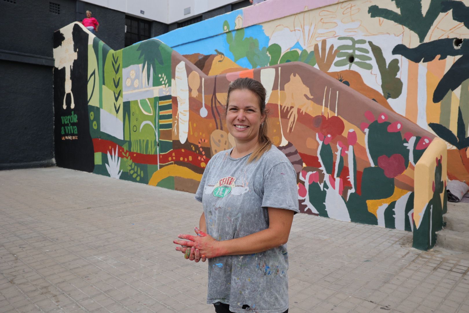 Los vecinos del barrio de la Vega de San José se vuelcan en su mural
