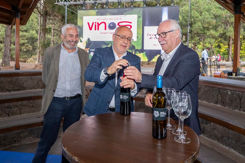 Gran Canaria descorcha su primera botella de vino de la añada de 2023
