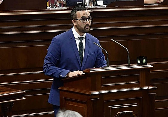 El presidente de la comisión de investigación, Raúl Acosta.