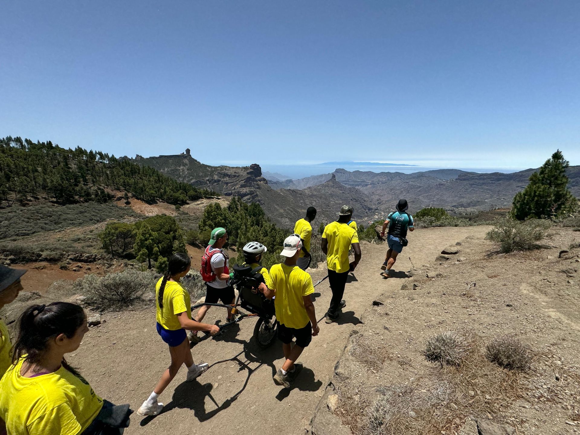 Un centenar de jóvenes caminan por la discapacidad en la octava edición del Camino de Los Valores