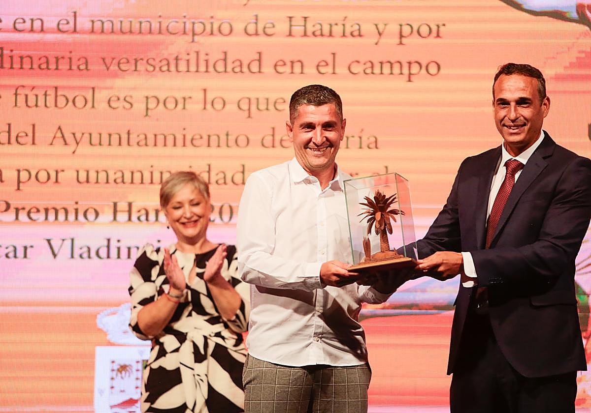 Premiado con autoridades.