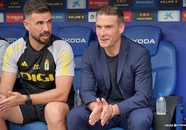 Carrión, en el banquillo en Cornellá.