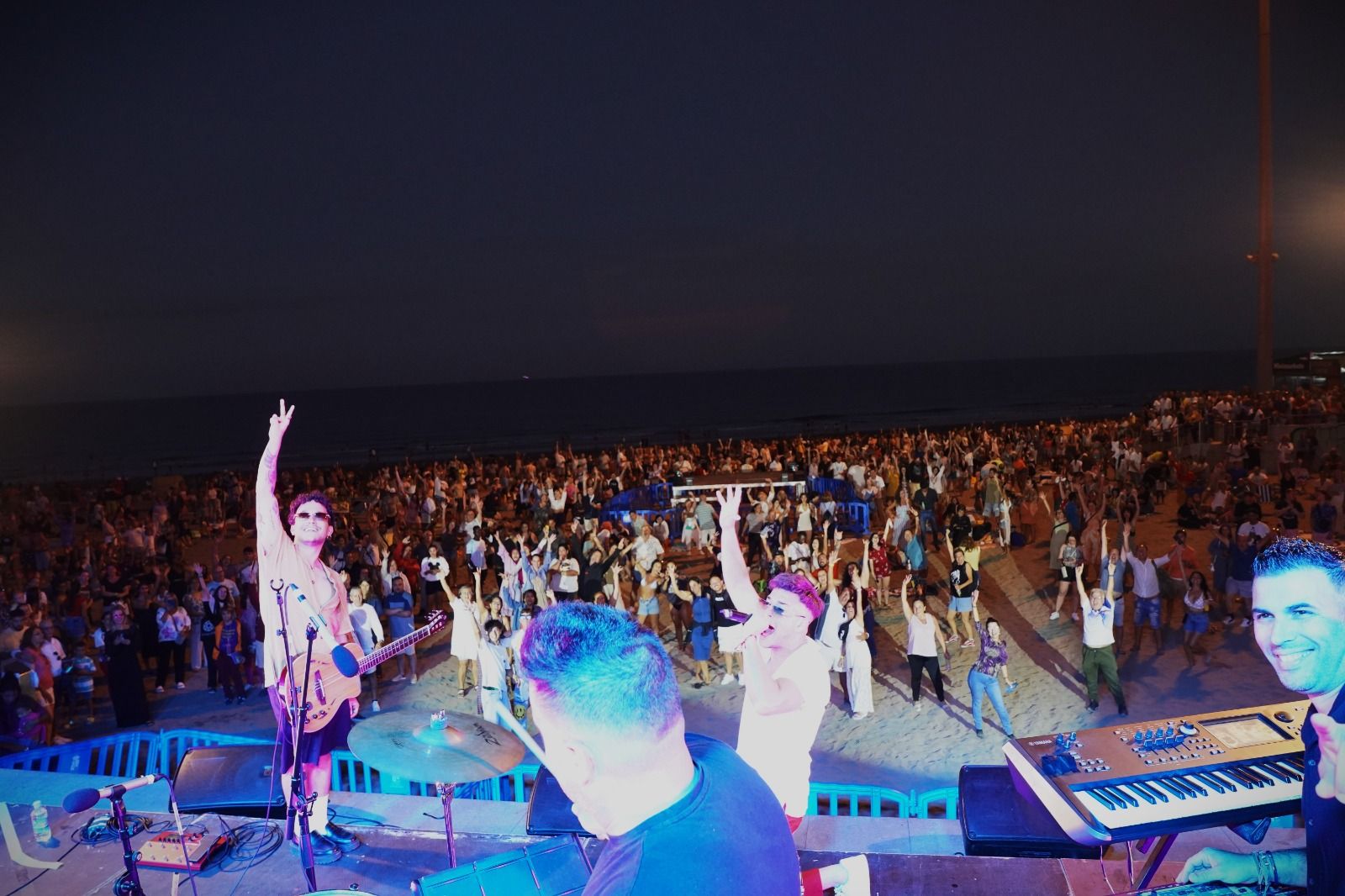 Música, buen ambiente y fuegos artificiales por San Juan en Playa del lnglés