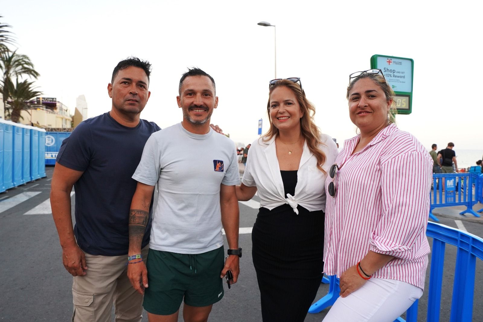 Música, buen ambiente y fuegos artificiales por San Juan en Playa del lnglés