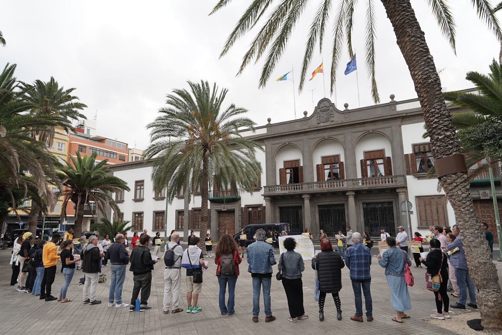 Manifestación contra la xenofobia en la Plaza de la Feria, en imágenes