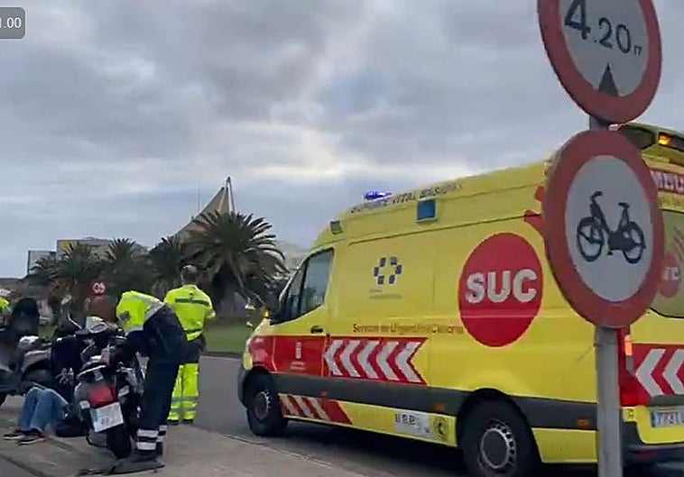 Los recursos de emergencias intervienen en el siniestro vial registrado en la mañana de este miércoles en la Autovía Marítima.