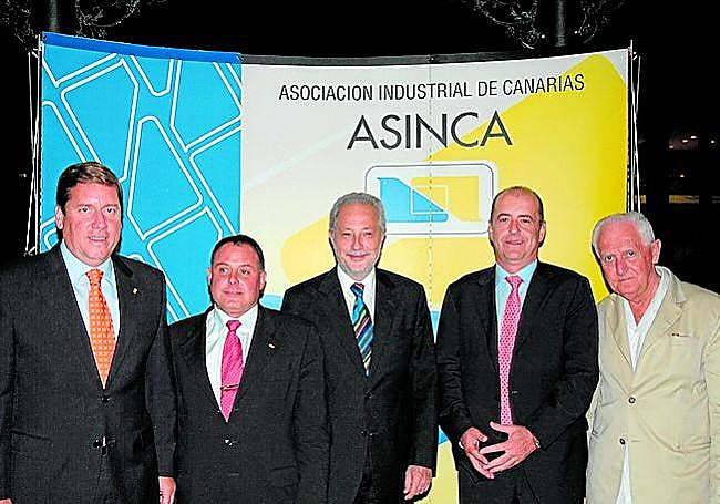 Foto de grupo en el homenaje que ASINCA brindó a Adán Martín (qepd).