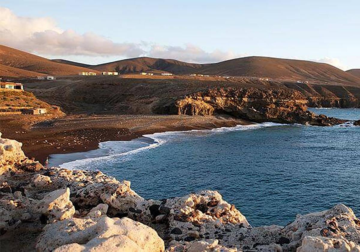 Imagen de una playa de Ajuy.