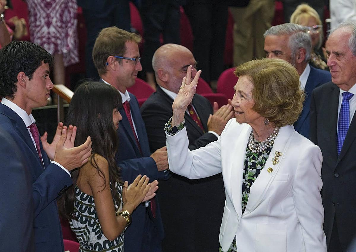 Imagen secundaria 1 - Más imágenes del acto que tuvo lugar en el paraninfo de la ULPGC.