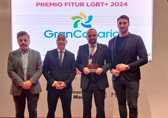 Julio del Valle, Fernando Medina, Carlos Álamo y Víctor Gutiérrez, el día de la entrega del premio Fitur Lgtbi+ 2024.
