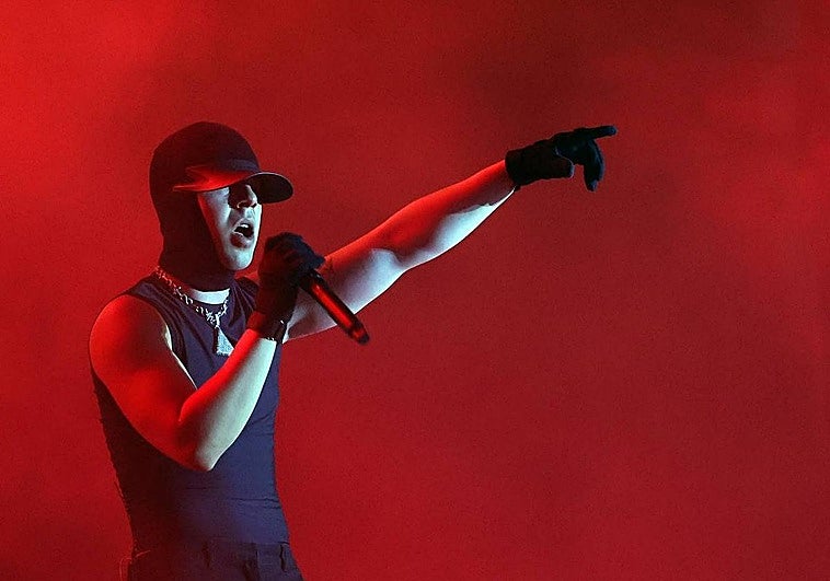 Quevedo exhibió un notable cambio físico en su vuelta a los escenarios.