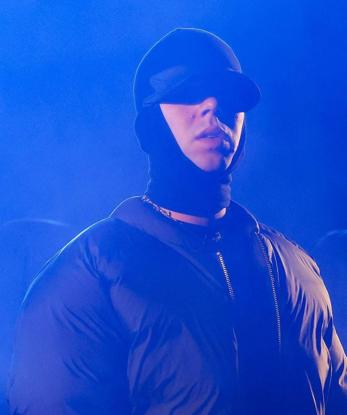 Imagen secundaria 2 - El nuevo &#039;look&#039; de Quevedo se vuelve viral