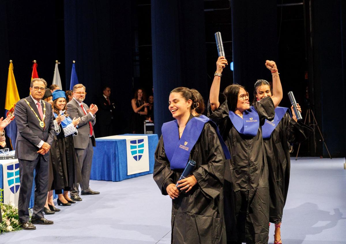 Imagen secundaria 1 - Acto de Graduación de la Universidad del Atlántico Medio - UNAM