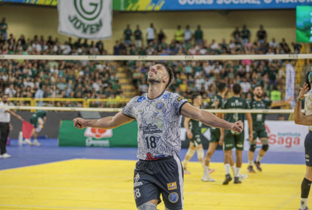 Leo Alexsander, más dinamita para el Guaguas.